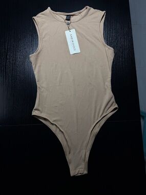 SHEIN Nude/Tan Sleeveless Scoop Neck Bodysuit